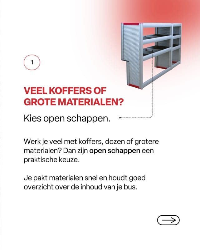 Open schappen voor koffers en grote materialen in een bedrijfswagen